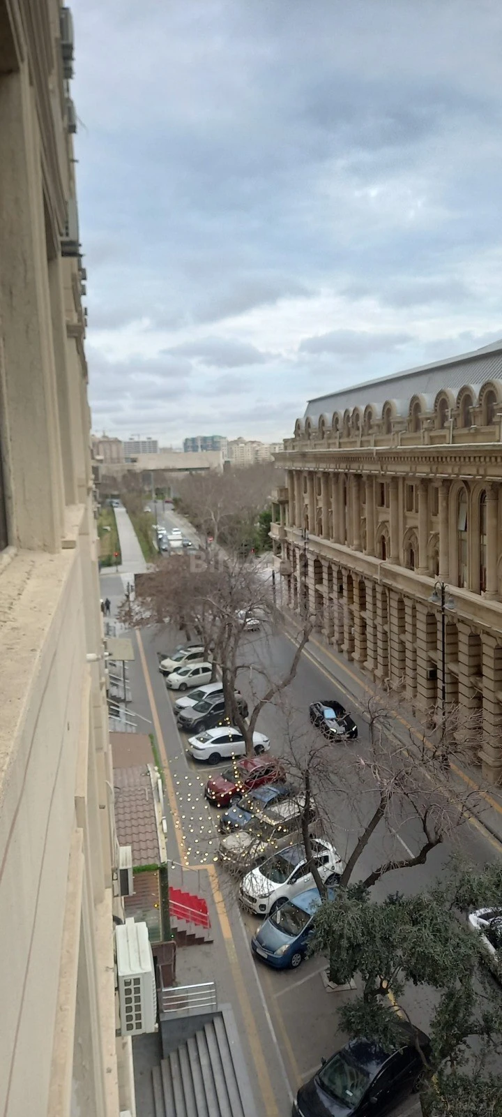 Satılır 3 otaqlı mənzil 148 m²