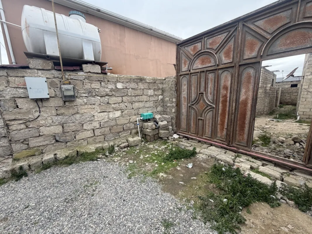 Satılır 6 otaqlı həyət evi 240 m²