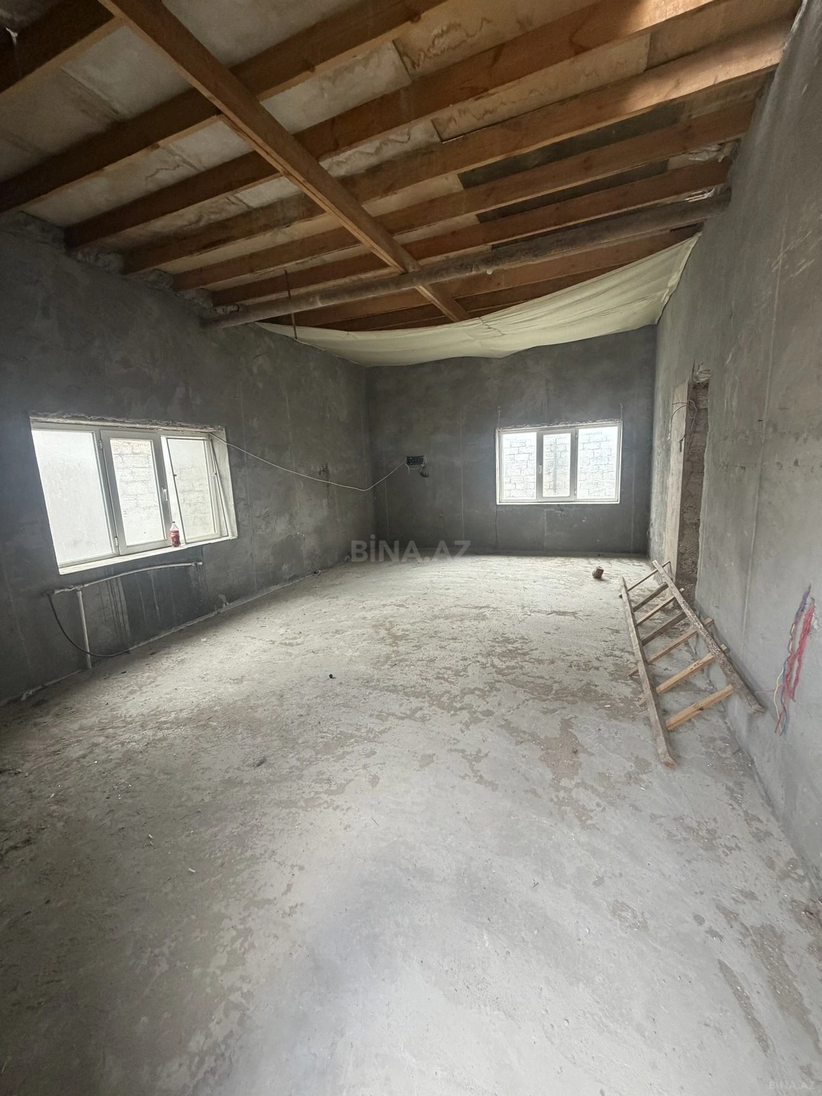 Satılır 6 otaqlı həyət evi 240 m²