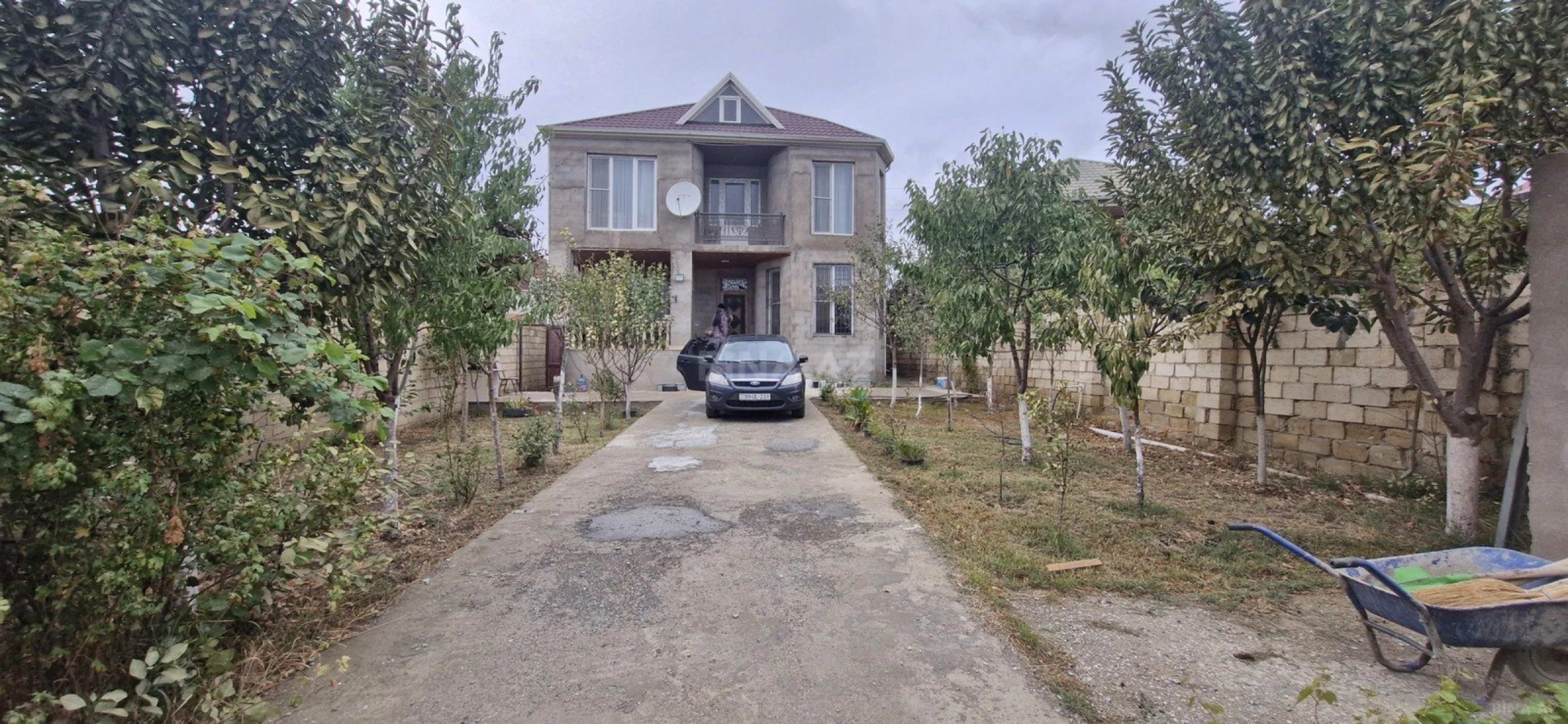 Satılır 7 otaqlı həyət evi 300 m²