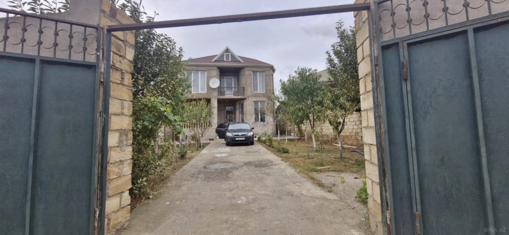 Satılır 7 otaqlı həyət evi 300 m²