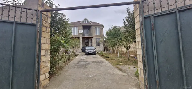 Satılır 7 otaqlı həyət evi 300 m²