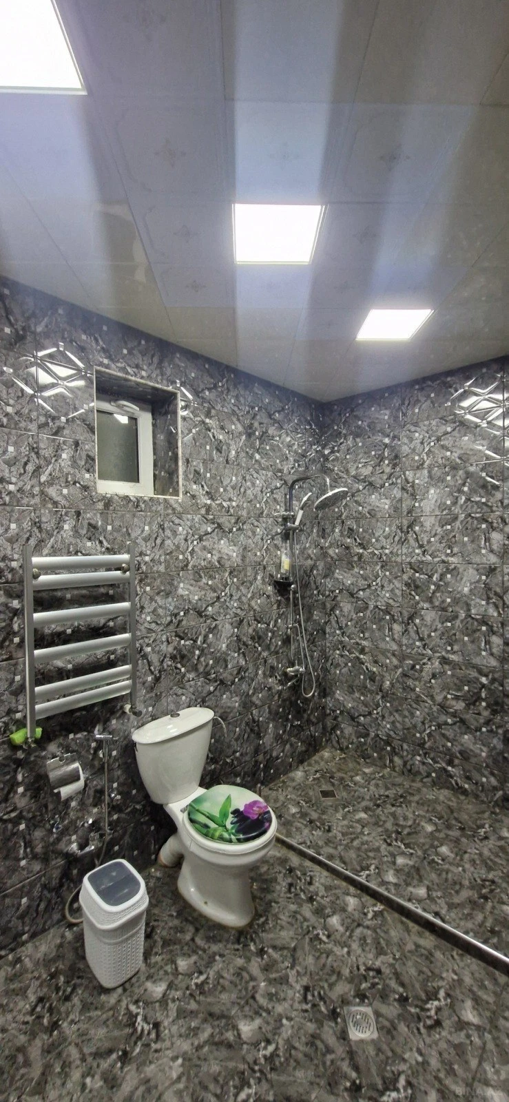 Satılır 7 otaqlı həyət evi 300 m²