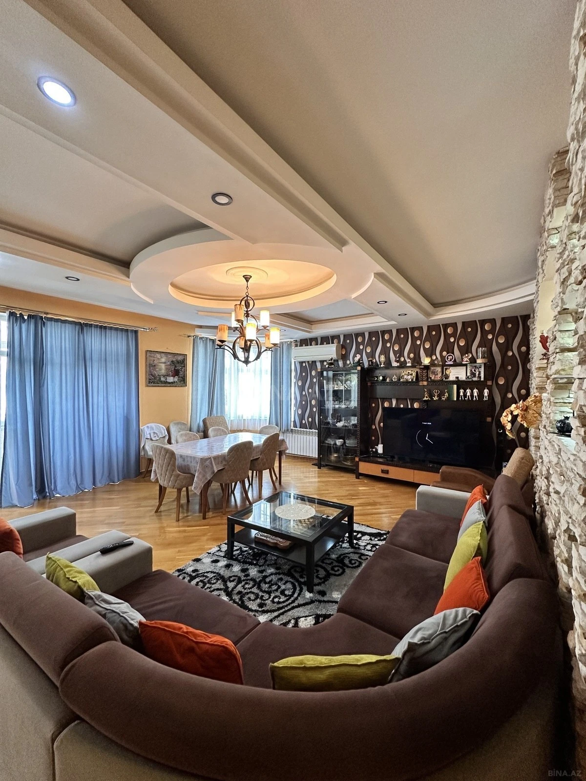 Satılır 4 otaqlı mənzil 191 m²