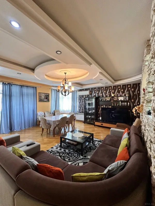 Satılır 4 otaqlı mənzil 191 m²