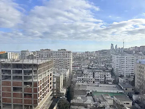 Satılır 4 otaqlı mənzil 191 m²