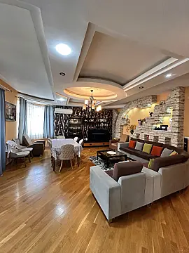 Satılır 4 otaqlı mənzil 191 m²