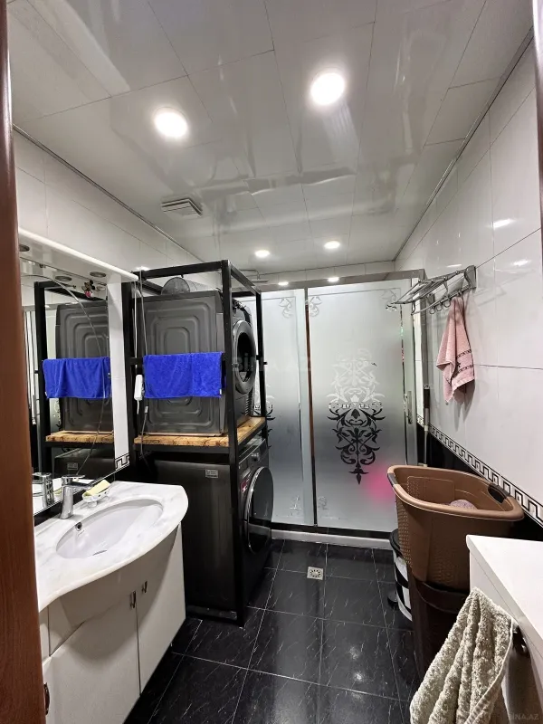 Satılır 4 otaqlı mənzil 191 m²