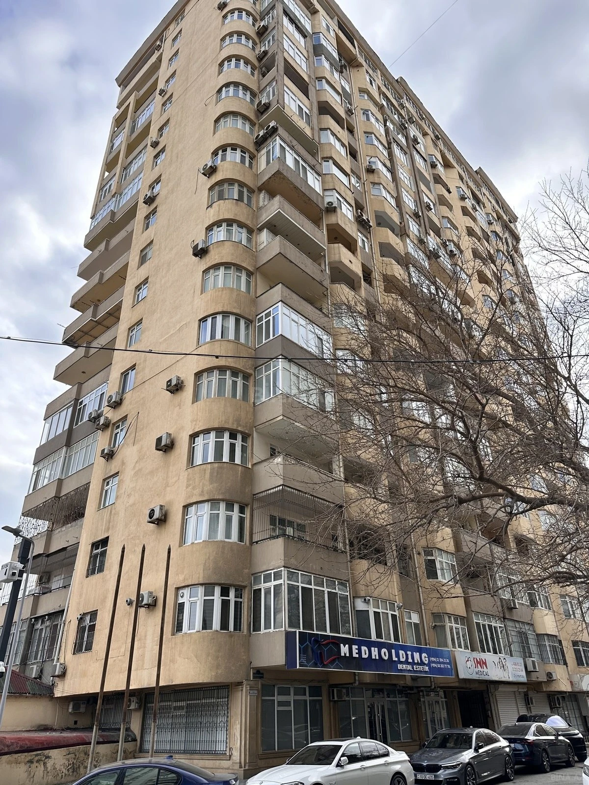 Satılır 4 otaqlı mənzil 191 m²