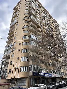 Satılır 4 otaqlı mənzil 191 m²