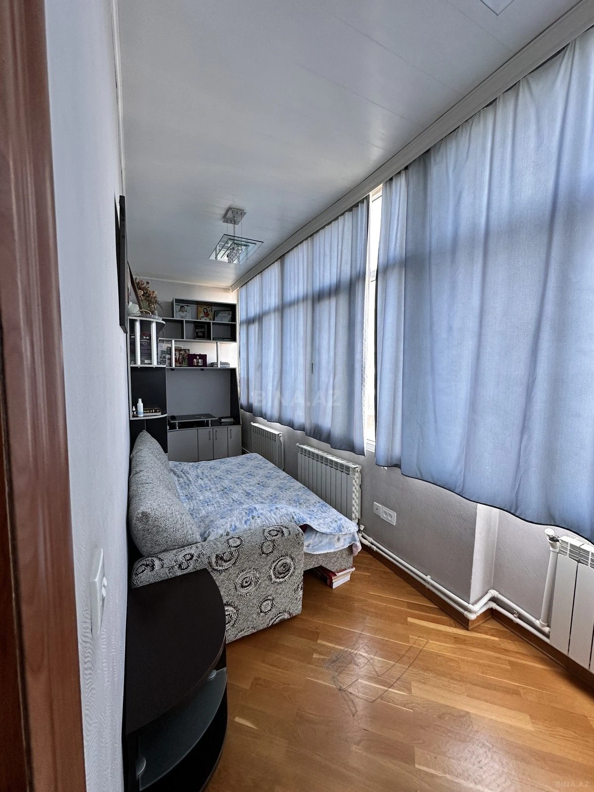 Satılır 4 otaqlı mənzil 191 m²