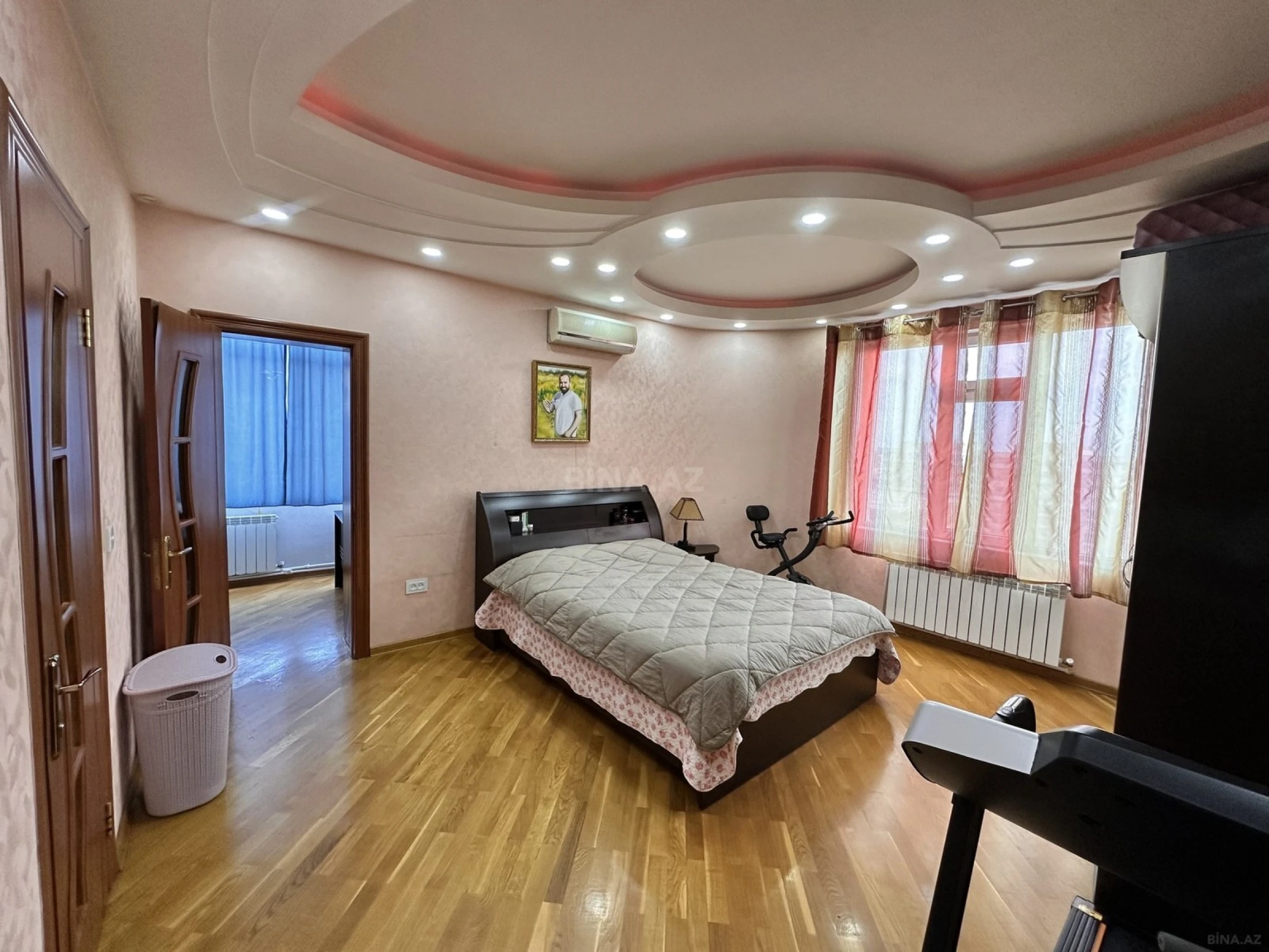 Satılır 4 otaqlı mənzil 191 m²