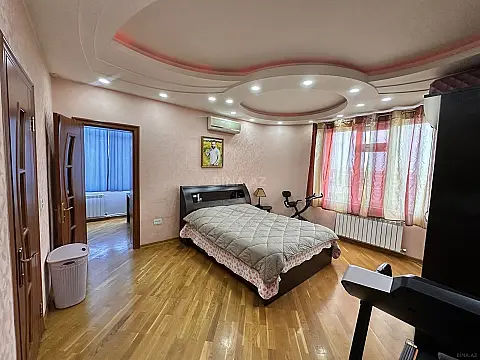 Satılır 4 otaqlı mənzil 191 m²
