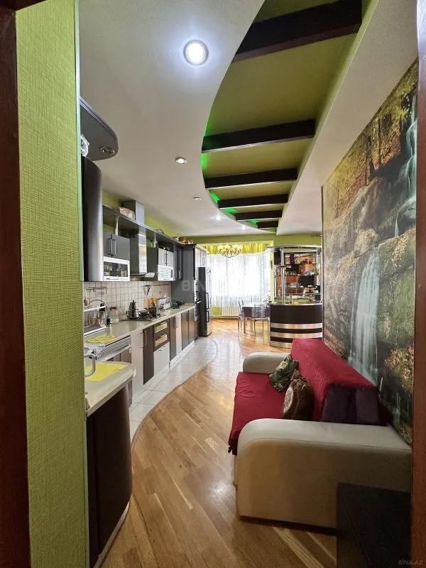 Satılır 4 otaqlı mənzil 191 m²