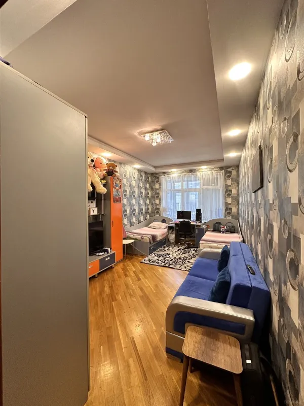 Satılır 4 otaqlı mənzil 191 m²