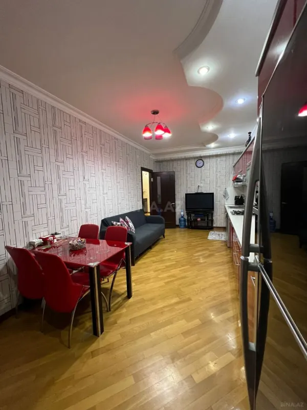 Satılır 4 otaqlı mənzil 140 m²