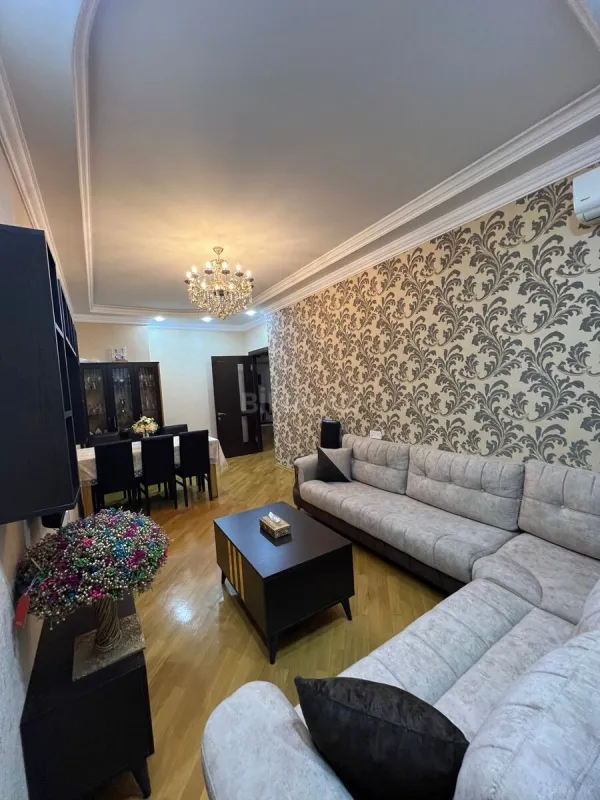 Satılır 4 otaqlı mənzil 140 m²