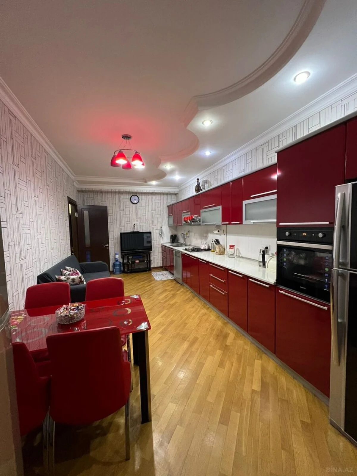 Satılır 4 otaqlı mənzil 140 m²