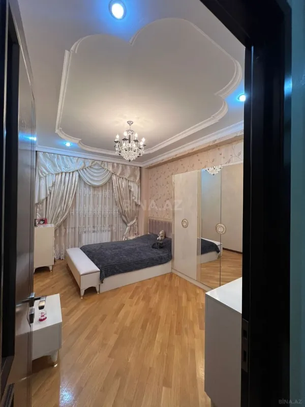 Satılır 4 otaqlı mənzil 140 m²