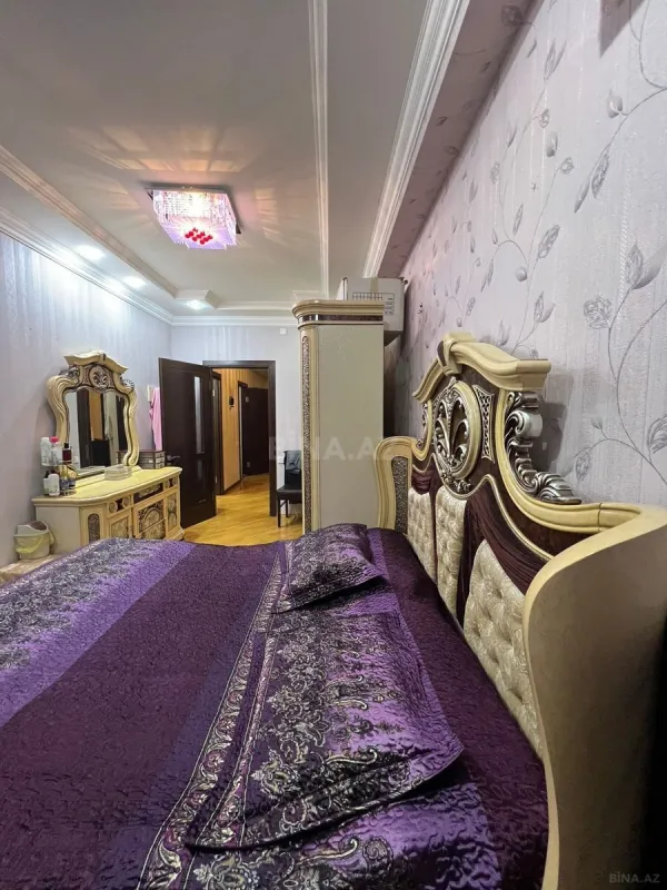 Satılır 4 otaqlı mənzil 140 m²