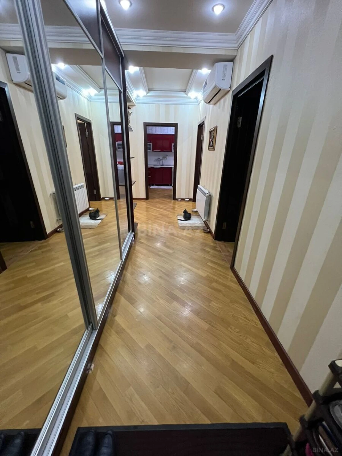 Satılır 4 otaqlı mənzil 140 m²