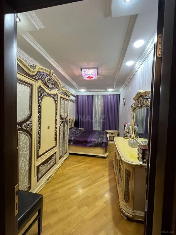 Satılır 4 otaqlı mənzil 140 m²