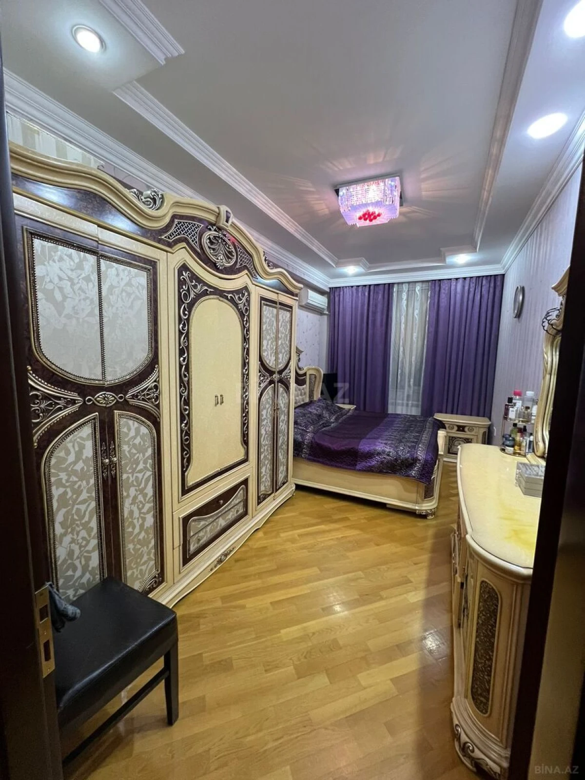 Satılır 4 otaqlı mənzil 140 m²