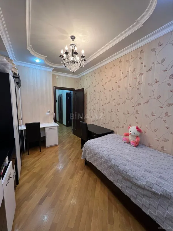 Satılır 4 otaqlı mənzil 140 m²