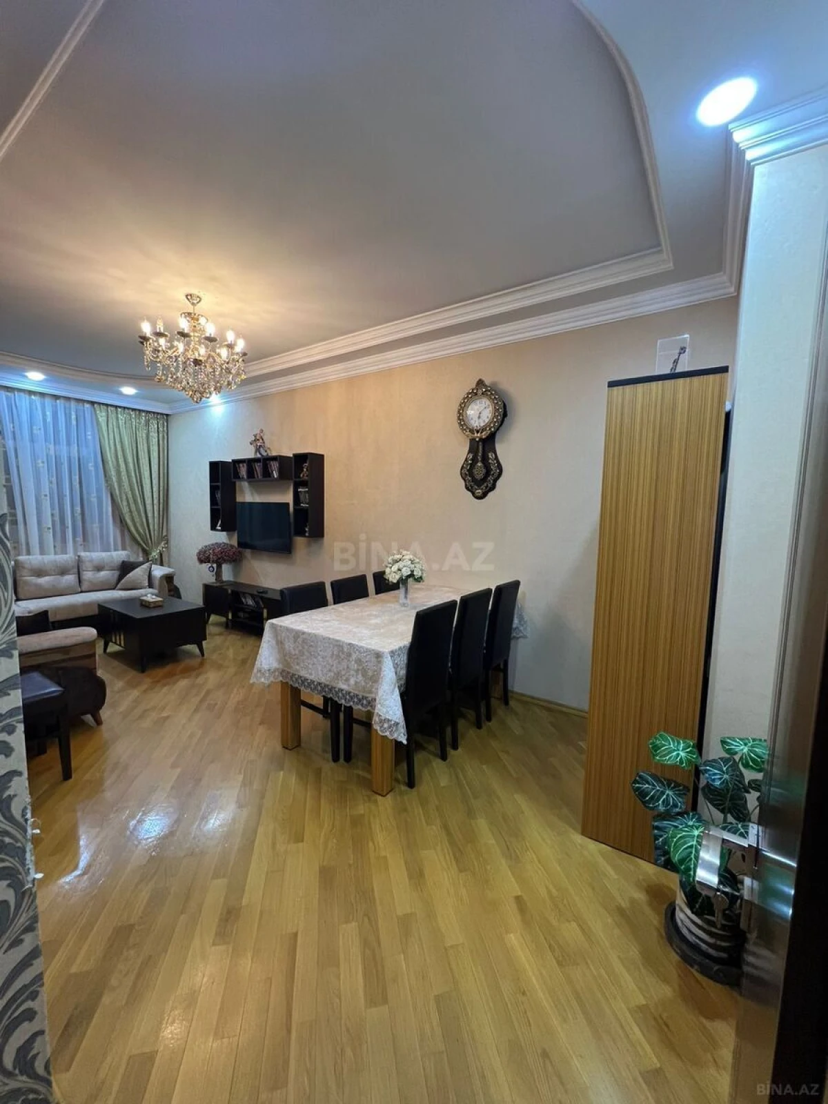 Satılır 4 otaqlı mənzil 140 m²