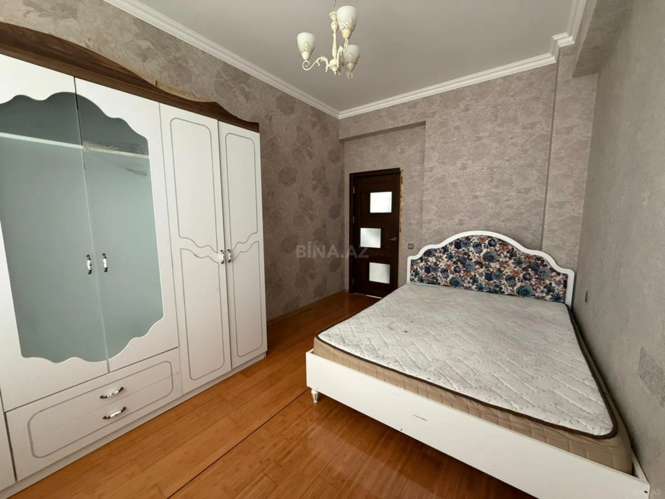 Kirayə verilir 2 otaqlı mənzil 66 m²