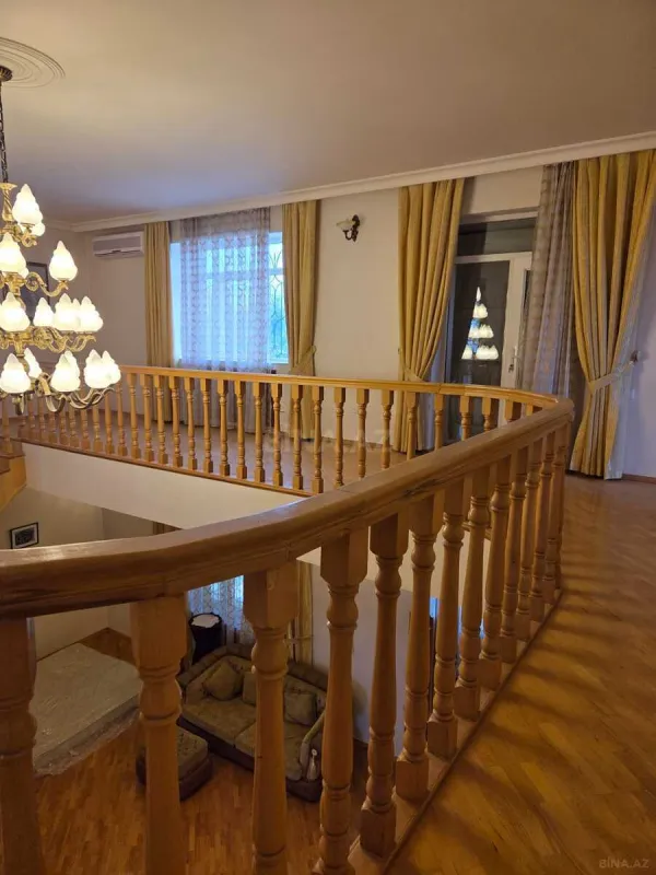 Satılır 5 otaqlı həyət evi 450 m²