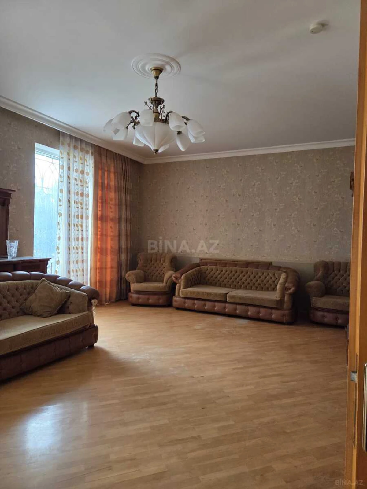 Satılır 5 otaqlı həyət evi 450 m²