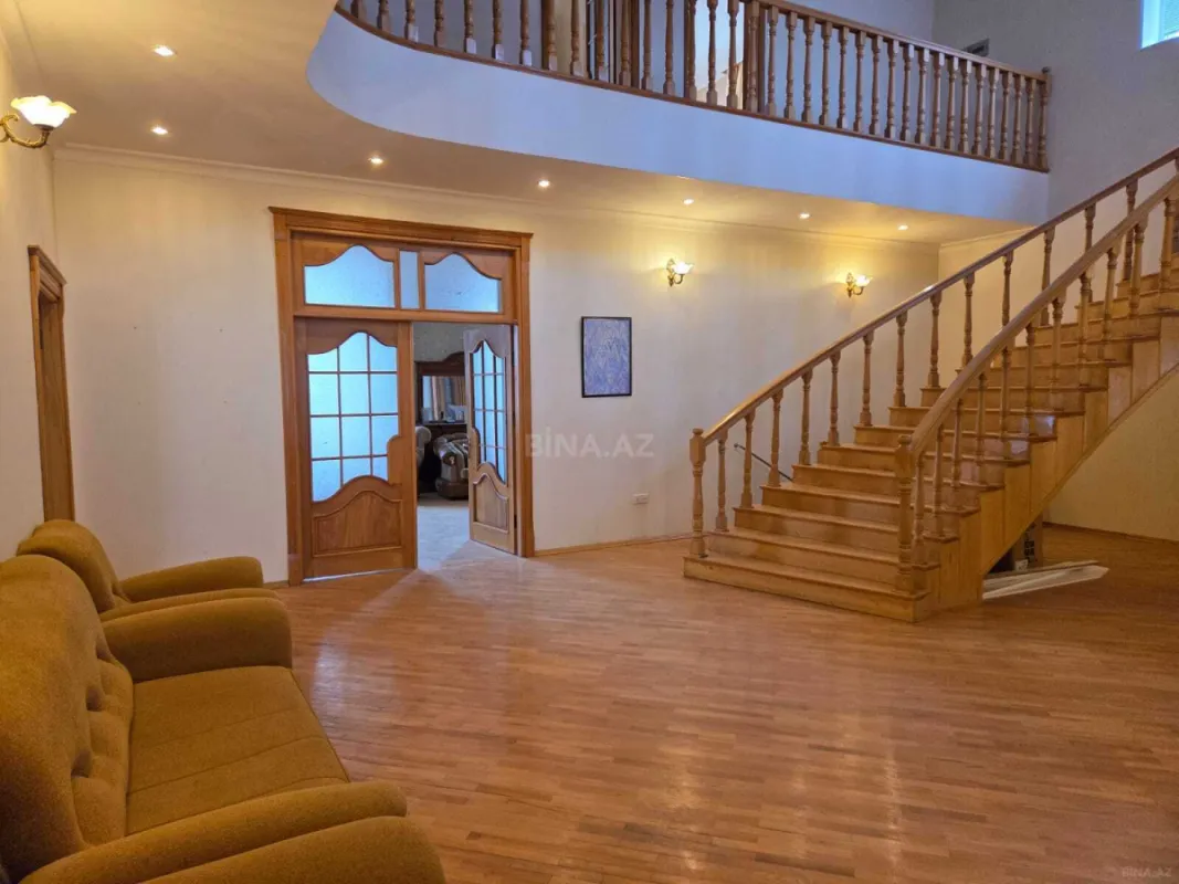 Satılır 5 otaqlı həyət evi 450 m²