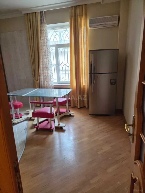 Satılır 5 otaqlı həyət evi 450 m²