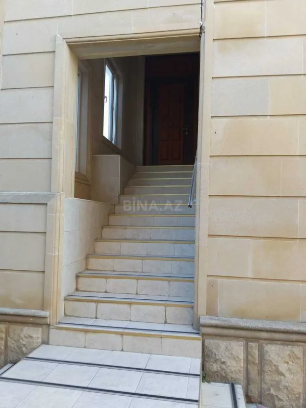 Satılır 5 otaqlı həyət evi 450 m²