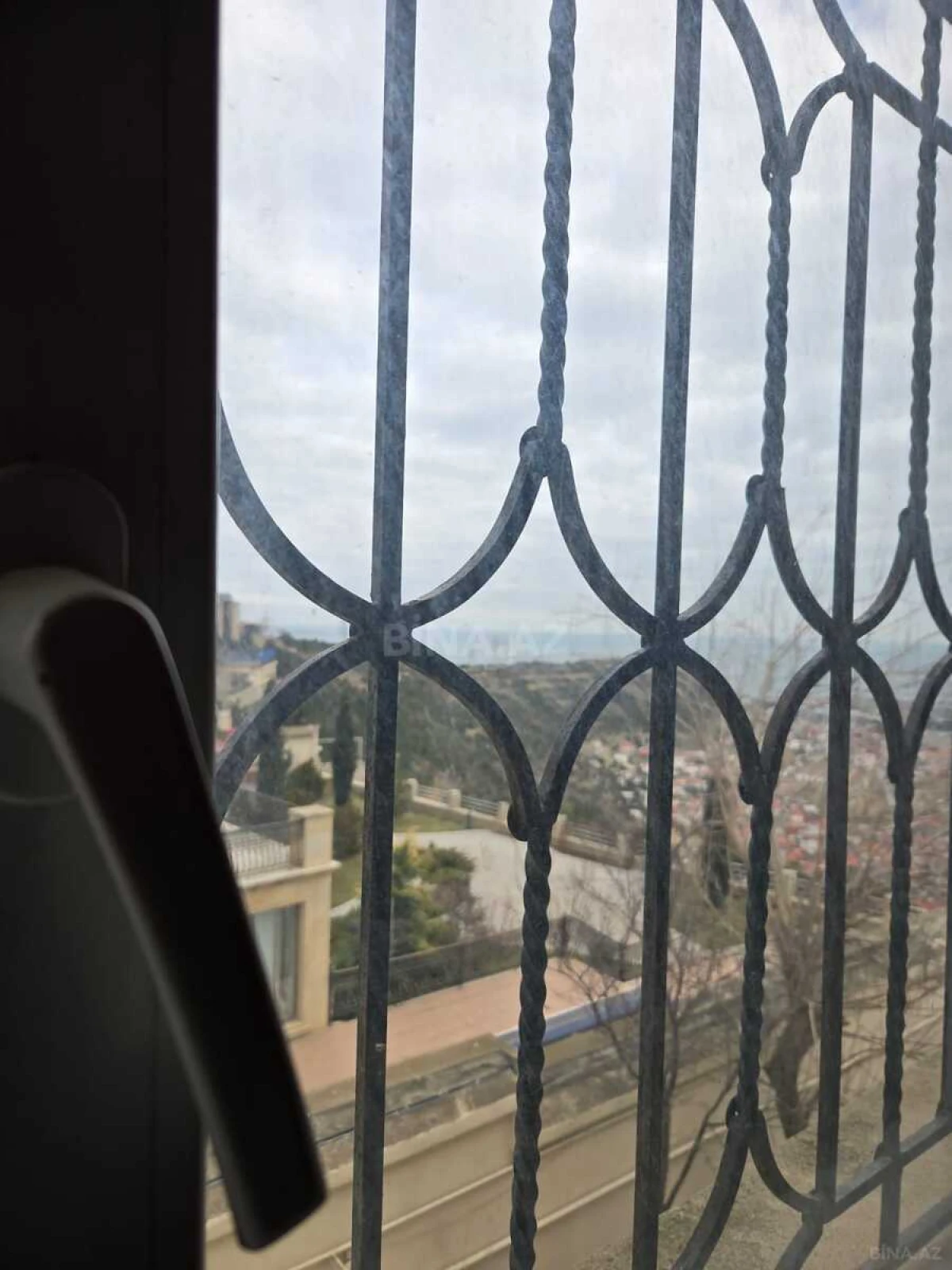 Satılır 5 otaqlı həyət evi 450 m²