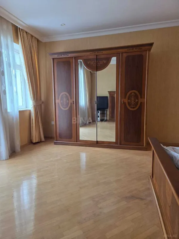 Satılır 5 otaqlı həyət evi 450 m²