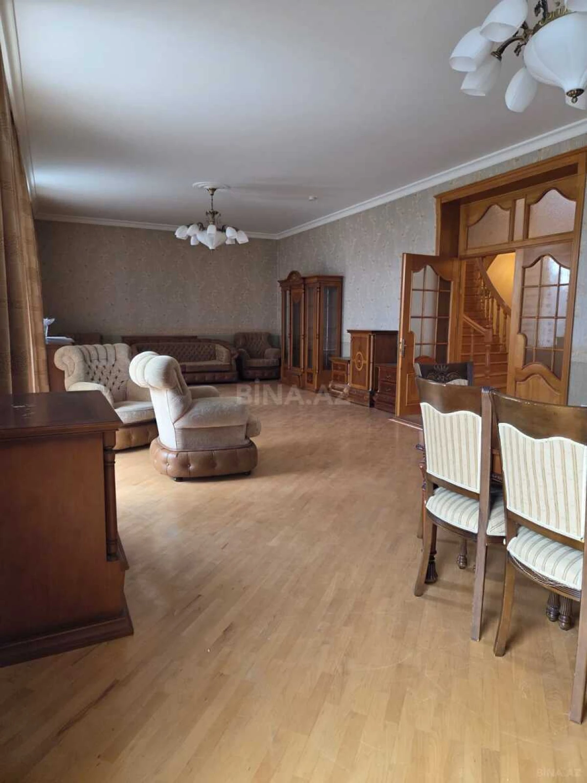 Satılır 5 otaqlı həyət evi 450 m²