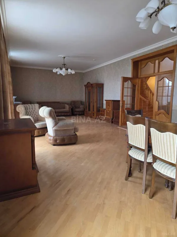 Satılır 5 otaqlı həyət evi 450 m²