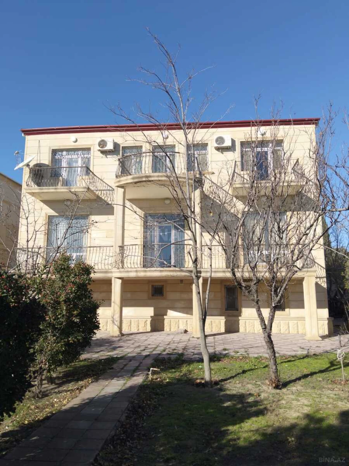 Satılır 5 otaqlı həyət evi 450 m²