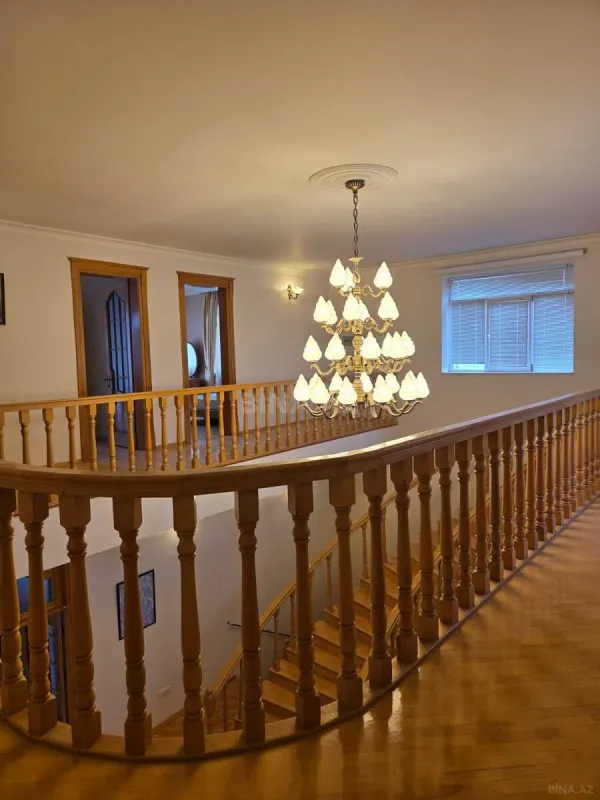 Satılır 5 otaqlı həyət evi 450 m²