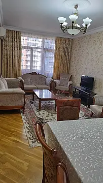 Satılır 3 otaqlı mənzil 124 m²