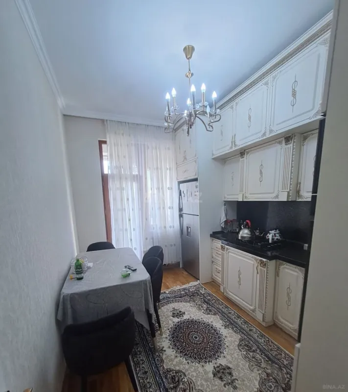 Satılır 4 otaqlı mənzil 110 m²