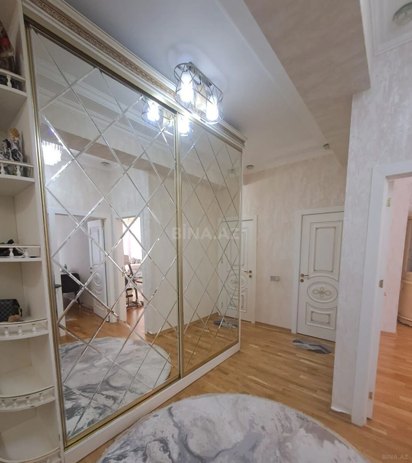 Satılır 4 otaqlı mənzil 110 m²