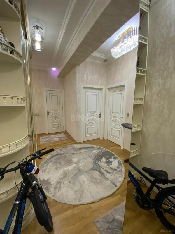 Satılır 4 otaqlı mənzil 110 m²