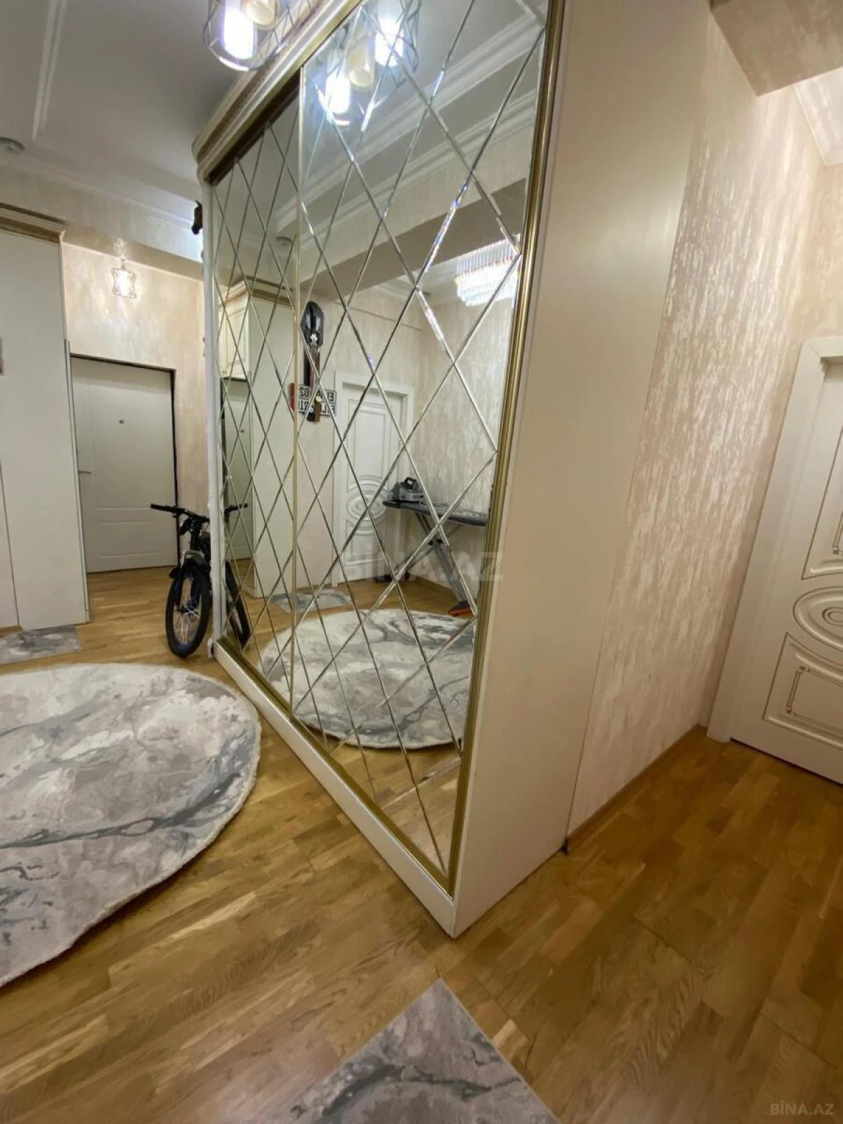 Satılır 4 otaqlı mənzil 110 m²