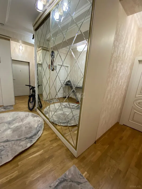 Satılır 4 otaqlı mənzil 110 m²