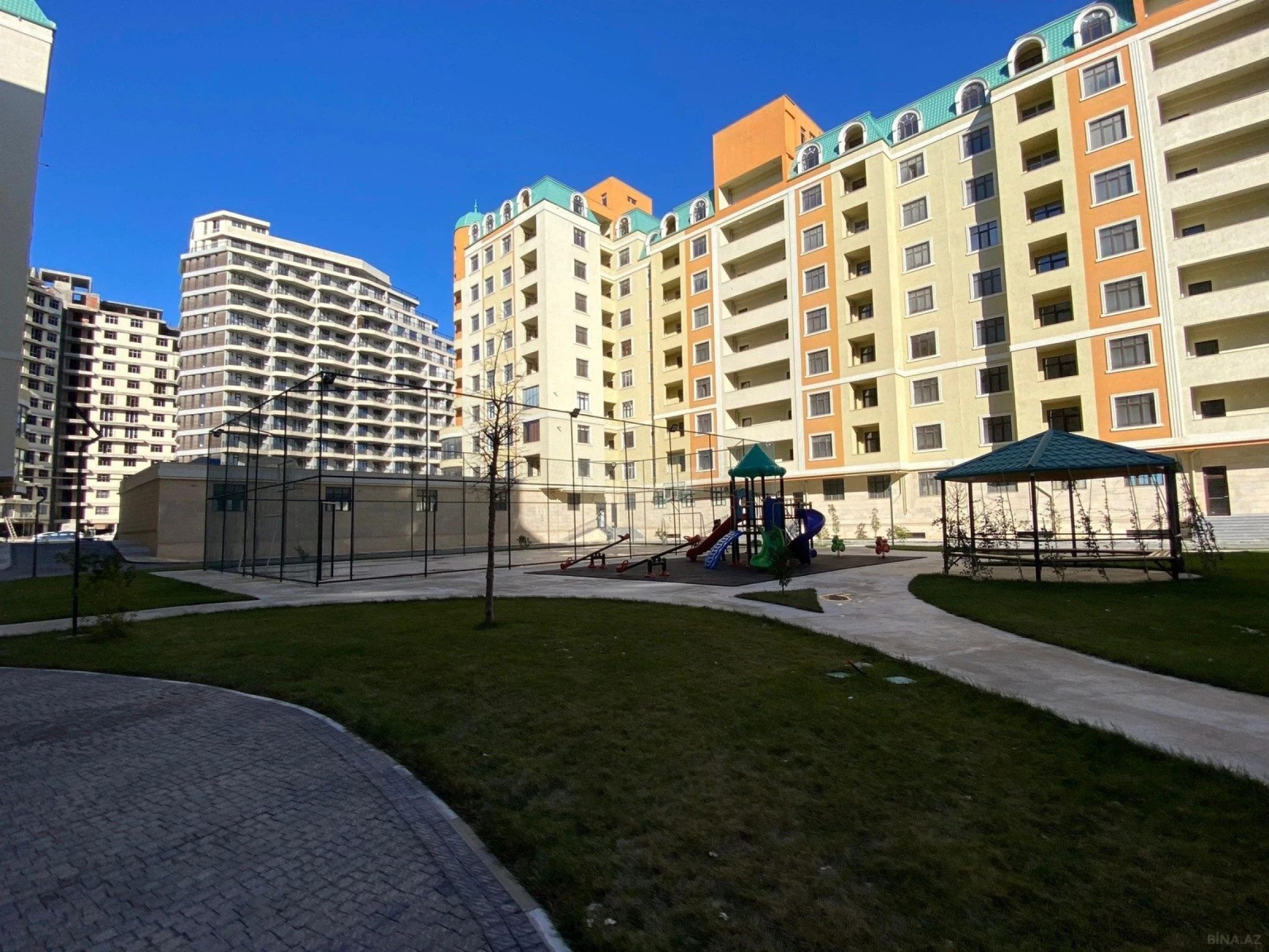 Satılır 3 otaqlı mənzil 120 m²