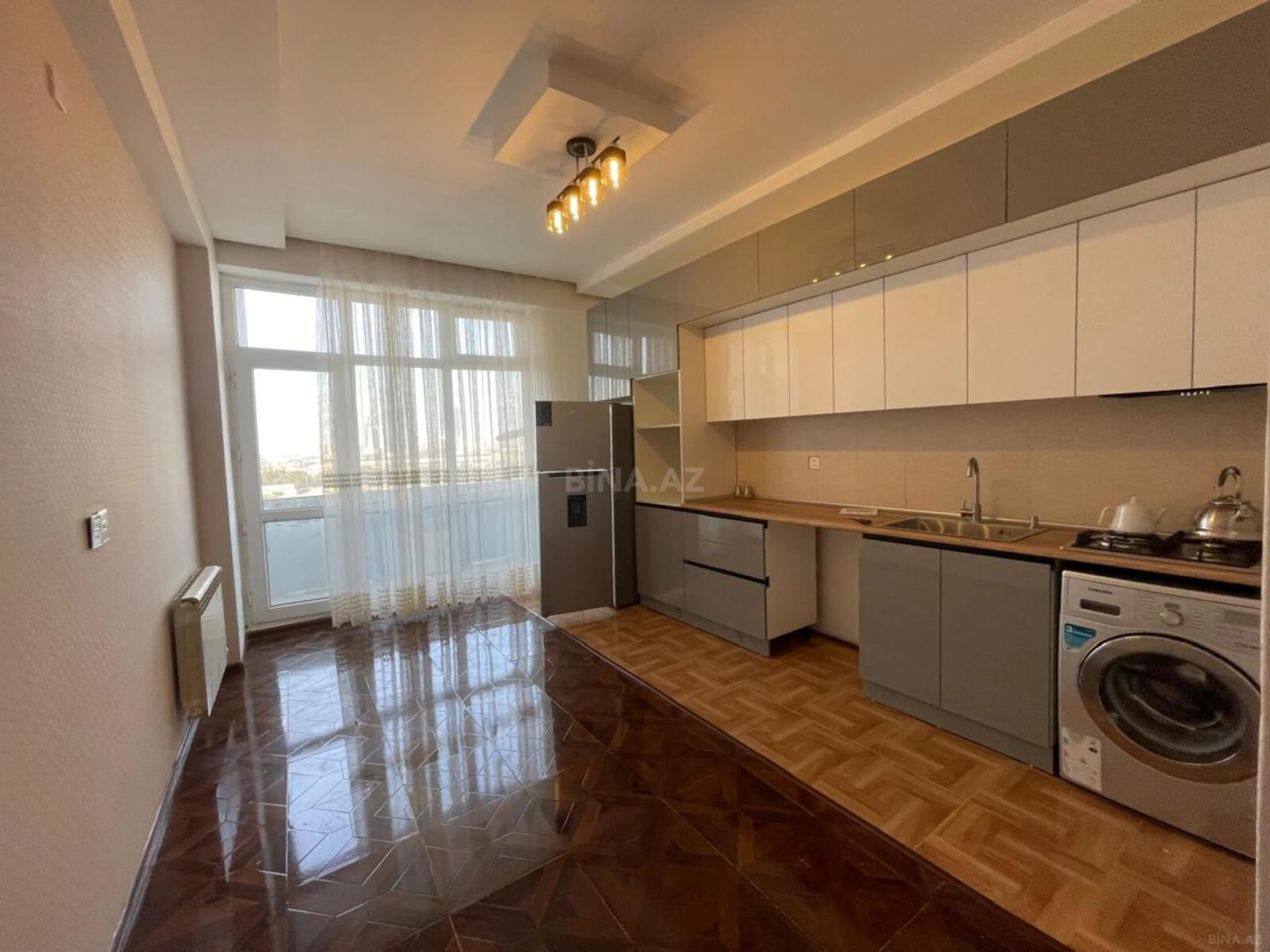 Satılır 3 otaqlı mənzil 130 m²