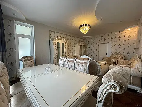 Satılır 3 otaqlı mənzil 130 m²